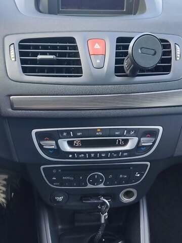 Черный Рено Меган, объемом двигателя 1.6 л и пробегом 250 тыс. км за 6200 $, фото 2 на Automoto.ua