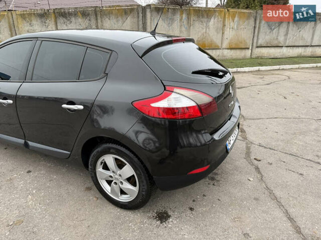 Черный Рено Меган, объемом двигателя 1.5 л и пробегом 261 тыс. км за 5500 $, фото 12 на Automoto.ua