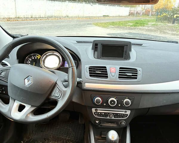 Черный Рено Меган, объемом двигателя 1.6 л и пробегом 161 тыс. км за 6150 $, фото 11 на Automoto.ua