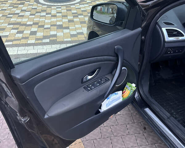 Чорний Рено Меган, об'ємом двигуна 1.46 л та пробігом 322 тис. км за 5000 $, фото 6 на Automoto.ua