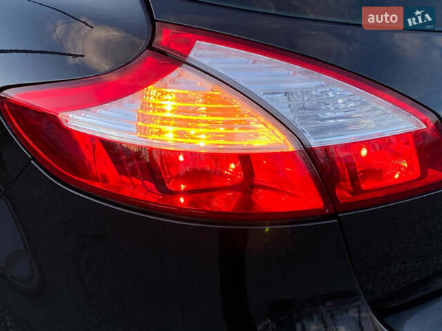 Рено Меган 2009 у Самборе на Automoto.ua Чорний Рено Меган, об'ємом двигуна 1.6 л та пробігом 208 тис. км за 6499 $, фото 62 на Automoto.ua