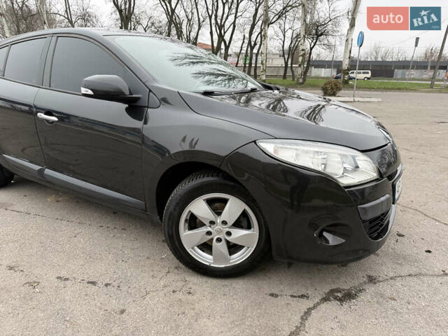 Черный Рено Меган, объемом двигателя 1.5 л и пробегом 261 тыс. км за 5500 $, фото 3 на Automoto.ua