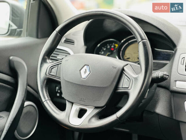 Рено Меган 2009 в Харькове на Automoto.ua Черный Рено Меган, объемом двигателя 1.6 л и пробегом 225 тыс. км за 7600 $, фото 25 на Automoto.ua