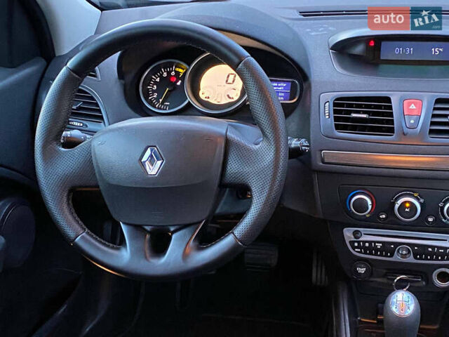 Рено Меган 2009 у Самборе на Automoto.ua Чорний Рено Меган, об'ємом двигуна 1.6 л та пробігом 208 тис. км за 6499 $, фото 67 на Automoto.ua