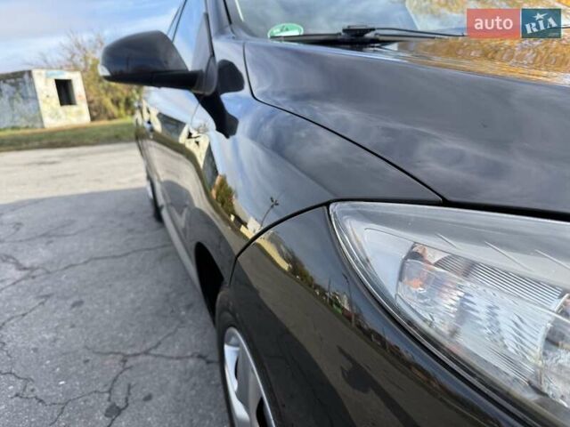 Черный Рено Меган, объемом двигателя 1.6 л и пробегом 184 тыс. км за 6800 $, фото 3 на Automoto.ua