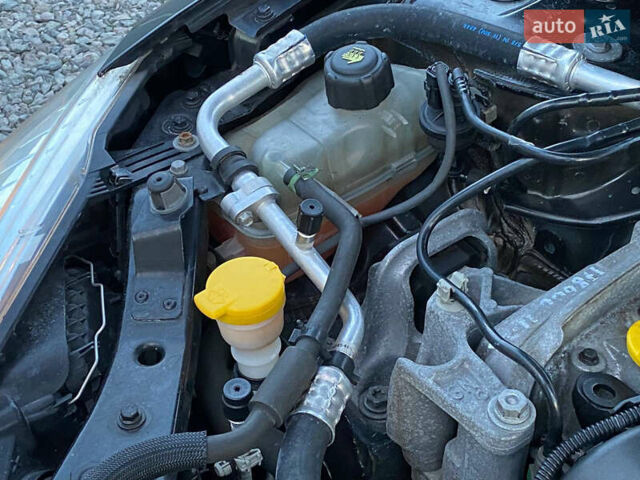 Рено Меган 2009 у Самборе на Automoto.ua Чорний Рено Меган, об'ємом двигуна 1.6 л та пробігом 208 тис. км за 6499 $, фото 91 на Automoto.ua