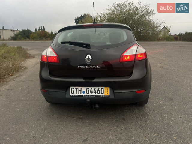 Рено Меган 2009 у Сумах на Automoto.ua Чорний Рено Меган, об'ємом двигуна 1.6 л та пробігом 181 тис. км за 7200 $, фото 5 на Automoto.ua