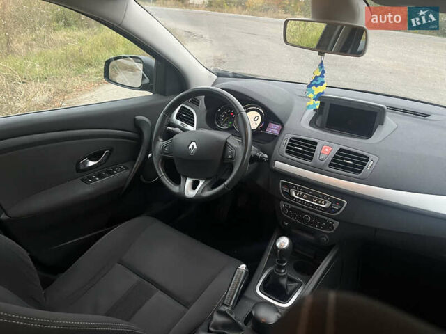 Рено Меган 2009 у Сумах на Automoto.ua Чорний Рено Меган, об'ємом двигуна 1.6 л та пробігом 181 тис. км за 7200 $, фото 18 на Automoto.ua