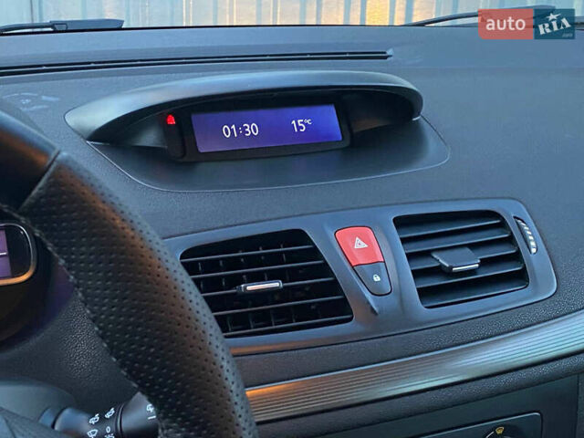 Рено Меган 2009 у Самборе на Automoto.ua Чорний Рено Меган, об'ємом двигуна 1.6 л та пробігом 208 тис. км за 6499 $, фото 75 на Automoto.ua