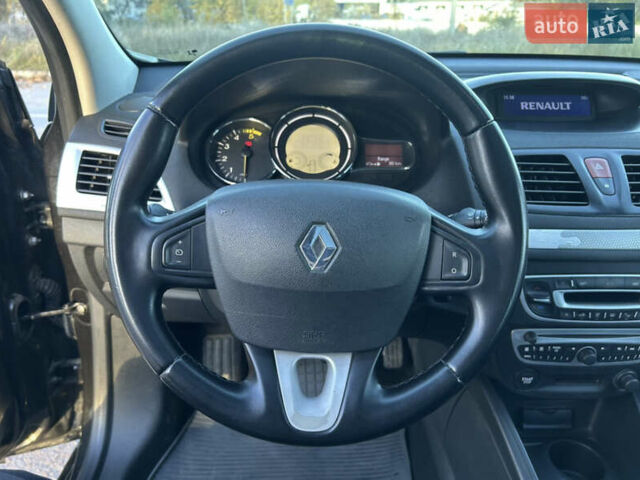Рено Меган 2009 в Сарнах на Automoto.ua Черный Рено Меган, объемом двигателя 1.9 л и пробегом 310 тыс. км за 6200 $, фото 14 на Automoto.ua
