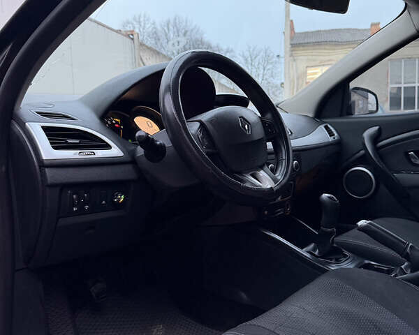 Черный Рено Меган, объемом двигателя 1.6 л и пробегом 300 тыс. км за 4250 $, фото 24 на Automoto.ua