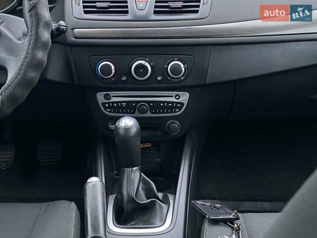 Чорний Рено Меган, об'ємом двигуна 1.6 л та пробігом 235 тис. км за 5499 $, фото 2 на Automoto.ua