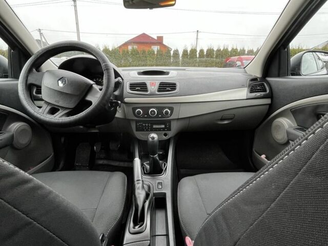 Чорний Рено Меган, об'ємом двигуна 1.6 л та пробігом 199 тис. км за 5500 $, фото 4 на Automoto.ua