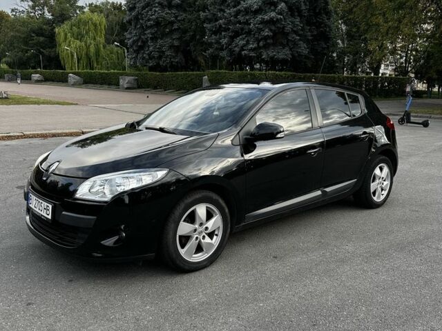 Рено Меган 2010 в Полтаве на Automoto.ua Черный Рено Меган, объемом двигателя 1.5 л и пробегом 280 тыс. км за 6300 $, фото 3 на Automoto.ua