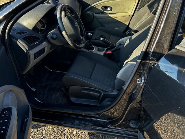 Черный Рено Меган, объемом двигателя 1.5 л и пробегом 354 тыс. км за 5200 $, фото 9 на Automoto.ua