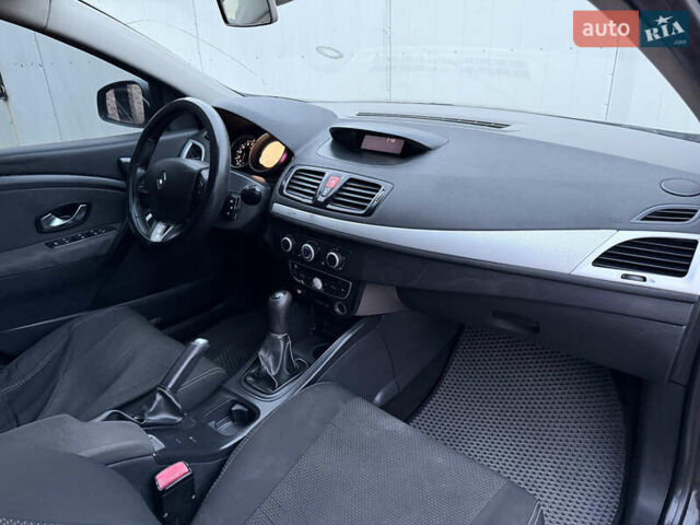 Черный Рено Меган, объемом двигателя 1.6 л и пробегом 300 тыс. км за 4250 $, фото 21 на Automoto.ua