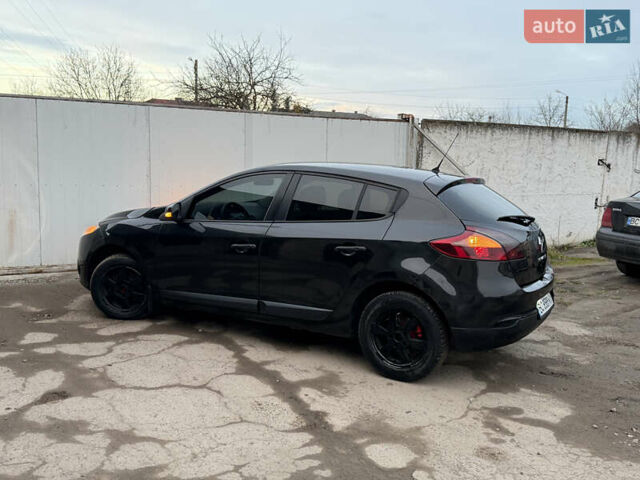 Черный Рено Меган, объемом двигателя 1.6 л и пробегом 300 тыс. км за 4250 $, фото 2 на Automoto.ua