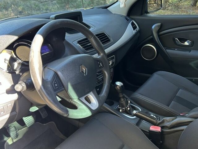 Черный Рено Меган, объемом двигателя 1.5 л и пробегом 300 тыс. км за 5000 $, фото 7 на Automoto.ua