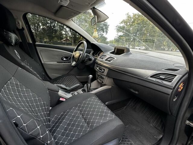 Рено Меган 2010 в Полтаве на Automoto.ua Черный Рено Меган, объемом двигателя 1.5 л и пробегом 280 тыс. км за 6300 $, фото 8 на Automoto.ua