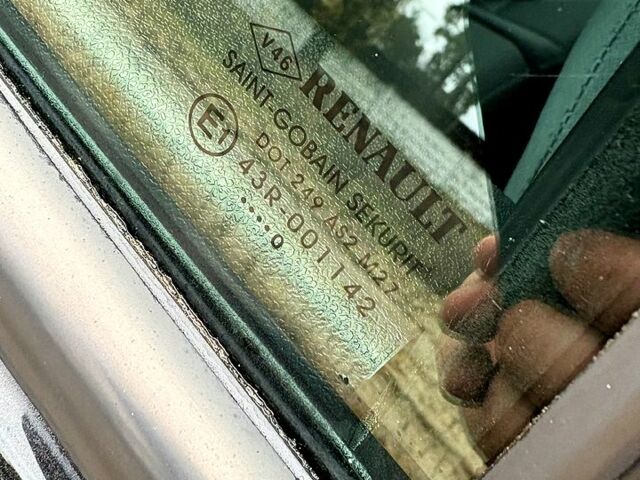 Чорний Рено Меган, об'ємом двигуна 1.6 л та пробігом 212 тис. км за 7500 $, фото 11 на Automoto.ua