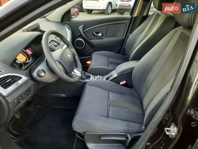Чорний Рено Меган, об'ємом двигуна 1.6 л та пробігом 244 тис. км за 7400 $, фото 34 на Automoto.ua