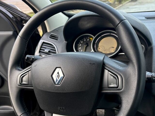 Чорний Рено Меган, об'ємом двигуна 1.6 л та пробігом 212 тис. км за 7500 $, фото 5 на Automoto.ua