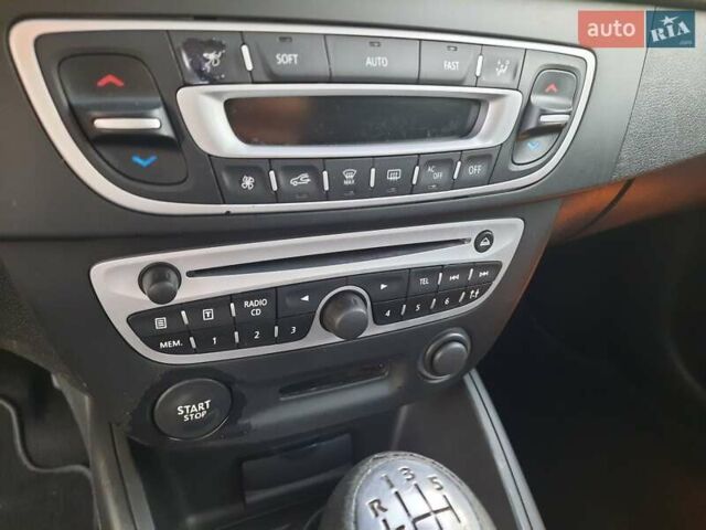 Чорний Рено Меган, об'ємом двигуна 1.6 л та пробігом 244 тис. км за 7400 $, фото 35 на Automoto.ua