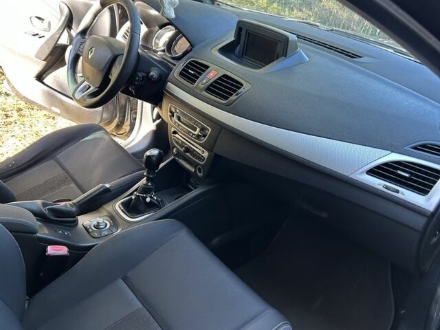 Черный Рено Меган, объемом двигателя 1.5 л и пробегом 300 тыс. км за 5000 $, фото 6 на Automoto.ua