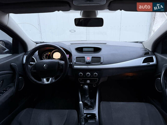 Черный Рено Меган, объемом двигателя 1.6 л и пробегом 300 тыс. км за 4250 $, фото 20 на Automoto.ua