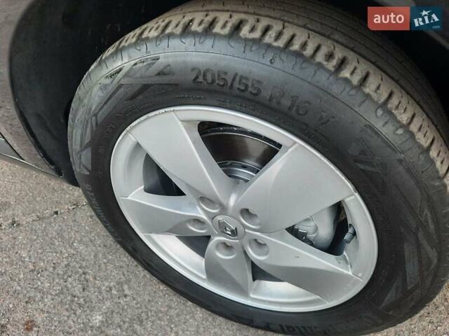 Чорний Рено Меган, об'ємом двигуна 1.6 л та пробігом 244 тис. км за 7400 $, фото 79 на Automoto.ua