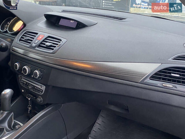 Чорний Рено Меган, об'ємом двигуна 1.6 л та пробігом 235 тис. км за 5499 $, фото 11 на Automoto.ua