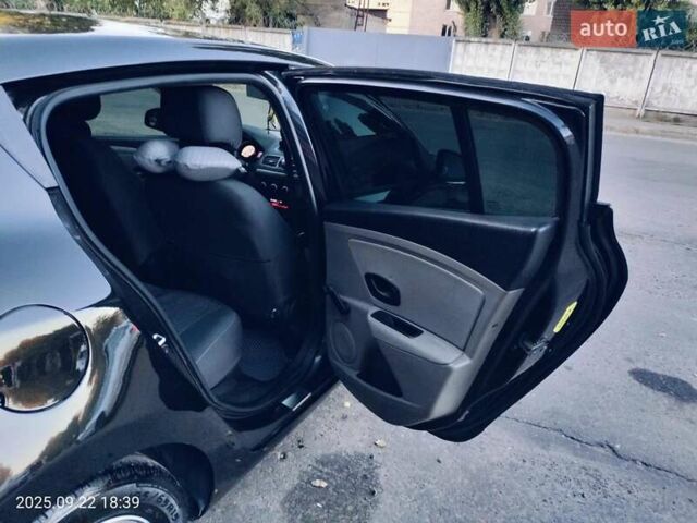 Чорний Рено Меган, об'ємом двигуна 1.6 л та пробігом 187 тис. км за 7300 $, фото 11 на Automoto.ua