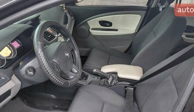 Черный Рено Меган, объемом двигателя 1.5 л и пробегом 260 тыс. км за 5600 $, фото 4 на Automoto.ua