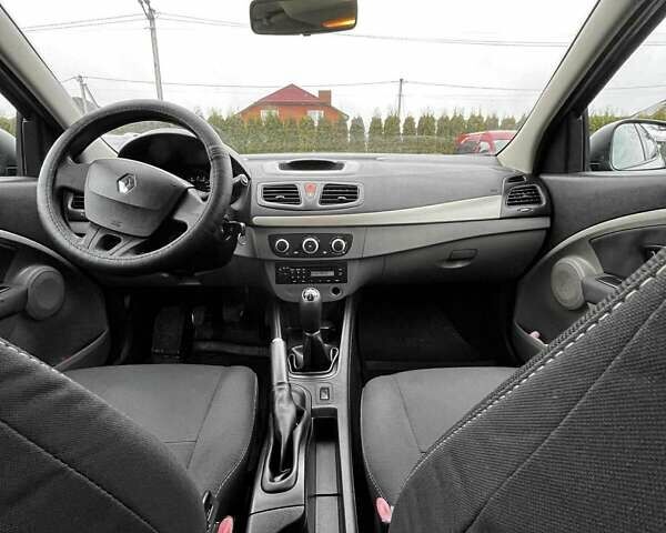 Черный Рено Меган, объемом двигателя 1.6 л и пробегом 198 тыс. км за 5600 $, фото 27 на Automoto.ua