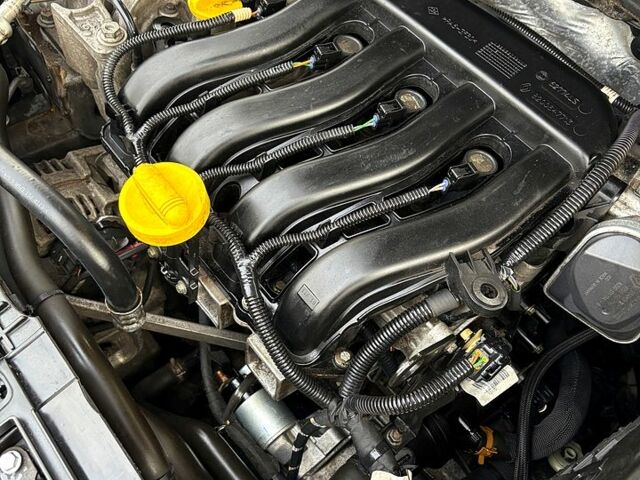 Чорний Рено Меган, об'ємом двигуна 1.6 л та пробігом 212 тис. км за 7500 $, фото 10 на Automoto.ua