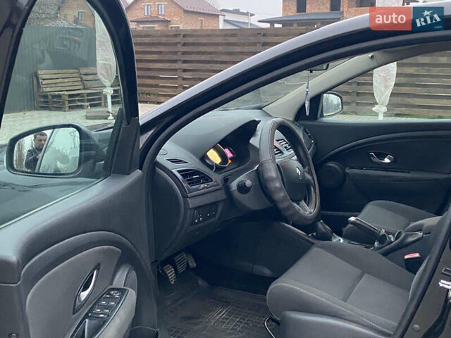 Чорний Рено Меган, об'ємом двигуна 1.6 л та пробігом 235 тис. км за 5499 $, фото 4 на Automoto.ua