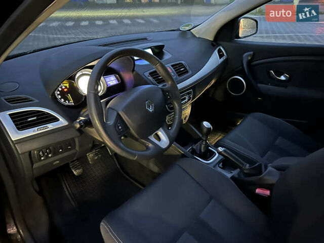 Черный Рено Меган, объемом двигателя 1.6 л и пробегом 155 тыс. км за 7700 $, фото 18 на Automoto.ua