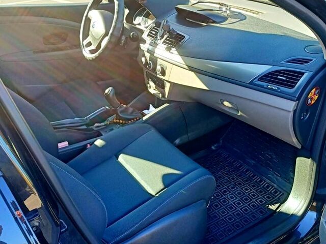 Черный Рено Меган, объемом двигателя 1.6 л и пробегом 178 тыс. км за 6500 $, фото 3 на Automoto.ua