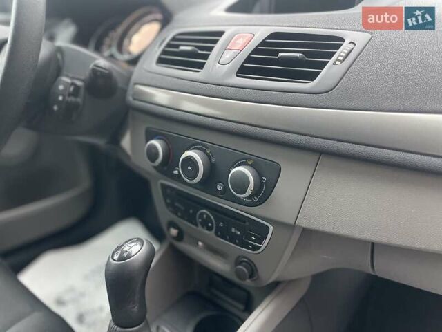 Черный Рено Меган, объемом двигателя 1.6 л и пробегом 108 тыс. км за 8000 $, фото 58 на Automoto.ua