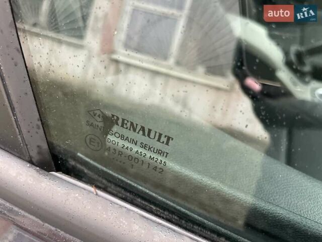 Черный Рено Меган, объемом двигателя 1.6 л и пробегом 108 тыс. км за 8000 $, фото 29 на Automoto.ua