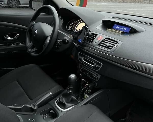 Черный Рено Меган, объемом двигателя 1.6 л и пробегом 274 тыс. км за 6800 $, фото 9 на Automoto.ua