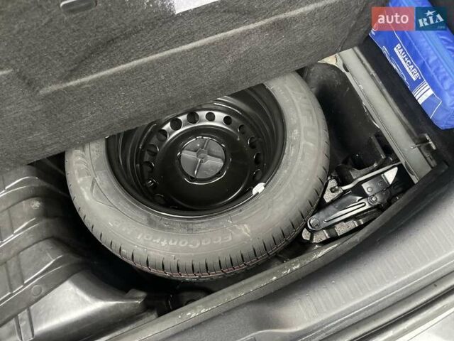 Черный Рено Меган, объемом двигателя 1.6 л и пробегом 108 тыс. км за 8000 $, фото 40 на Automoto.ua