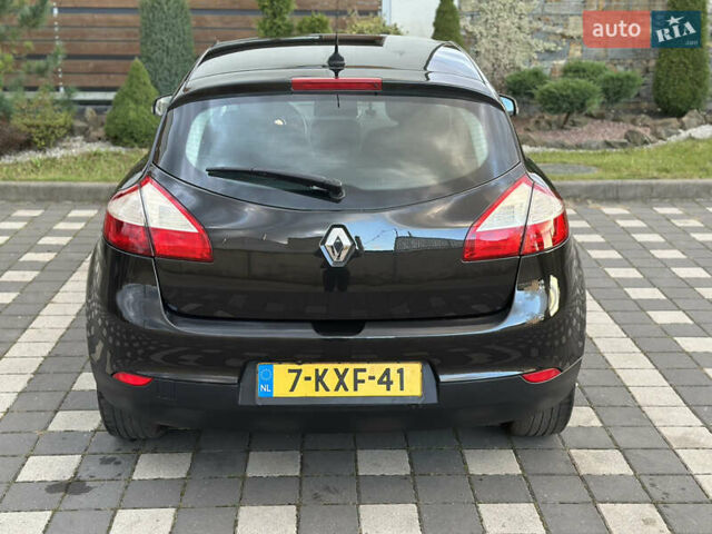 Рено Меган 2011 в Стрые на Automoto.ua Черный Рено Меган, объемом двигателя 1.6 л и пробегом 255 тыс. км за 6950 $, фото 54 на Automoto.ua