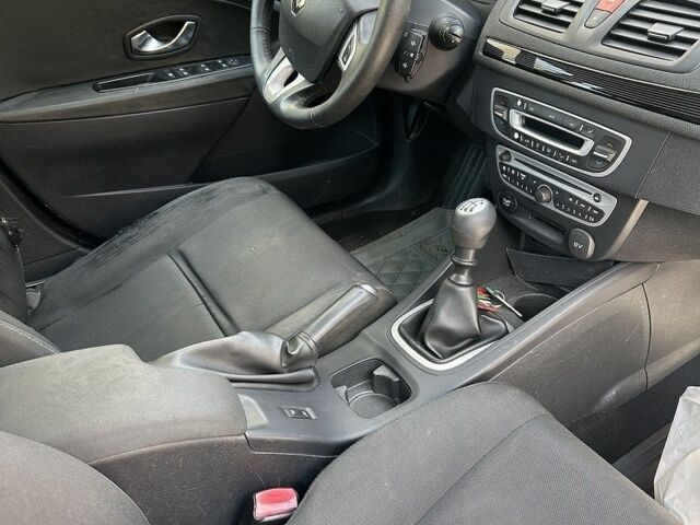 Черный Рено Меган, объемом двигателя 1.5 л и пробегом 327 тыс. км за 5001 $, фото 4 на Automoto.ua