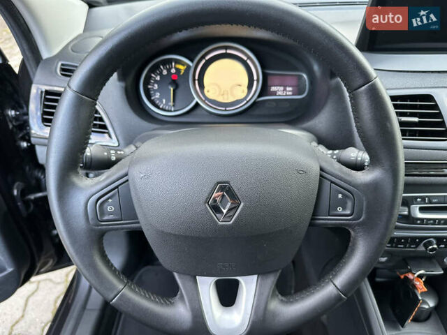 Рено Меган 2011 в Стрые на Automoto.ua Черный Рено Меган, объемом двигателя 1.6 л и пробегом 255 тыс. км за 6950 $, фото 79 на Automoto.ua