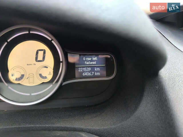 Рено Меган 2011 у Луцьку на Automoto.ua Чорний Рено Меган, об'ємом двигуна 1.46 л та пробігом 221 тис. км за 6900 $, фото 7 на Automoto.ua