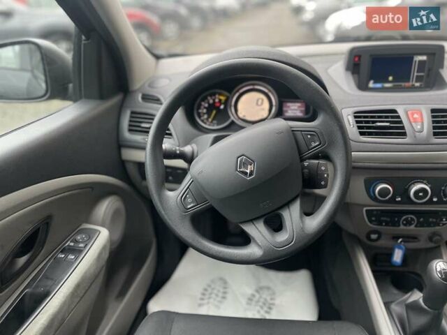 Черный Рено Меган, объемом двигателя 1.6 л и пробегом 108 тыс. км за 8000 $, фото 10 на Automoto.ua