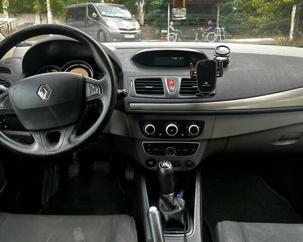 Рено Меган 2011 в Днепре (Днепропетровске) на Automoto.ua Черный Рено Меган, объемом двигателя 1.5 л и пробегом 179 тыс. км за 6499 $, фото 12 на Automoto.ua