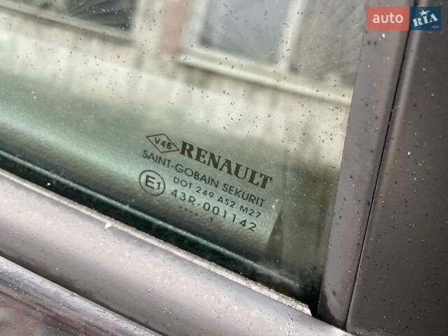 Черный Рено Меган, объемом двигателя 1.6 л и пробегом 108 тыс. км за 8000 $, фото 28 на Automoto.ua