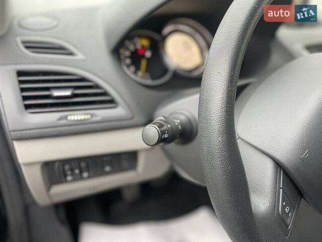 Черный Рено Меган, объемом двигателя 1.6 л и пробегом 108 тыс. км за 8000 $, фото 13 на Automoto.ua